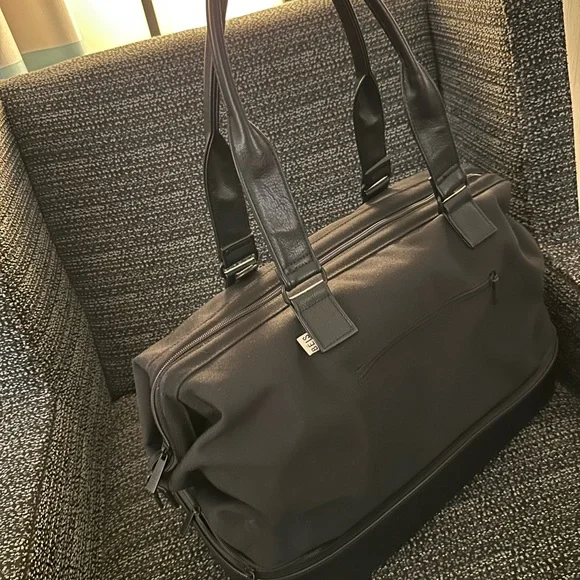 Like New Beis Weekender Bag - Picture 2 of 6